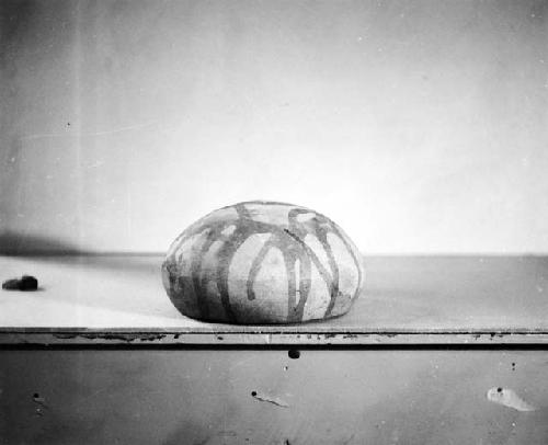 Small modern cooking pot (cum) with chukum decoration