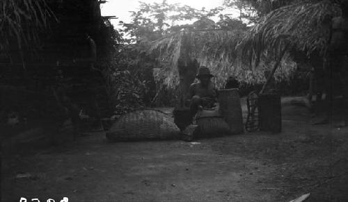 Man displaying baskets, Sapo, Pudu clan