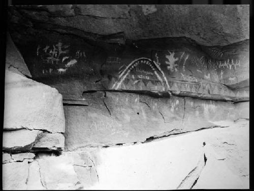 Photo of Painted back wall of room at mouth of Barrier Canyon.