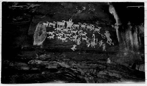 Pictographs on cliff dwelling