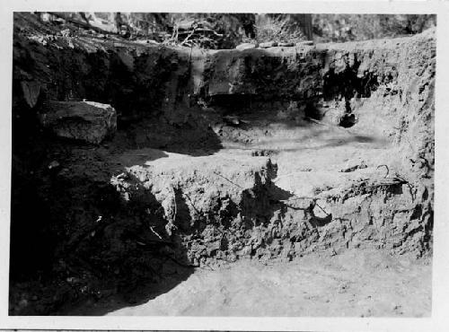 Pit House C, looking into southern antechamber, showing hole under sill