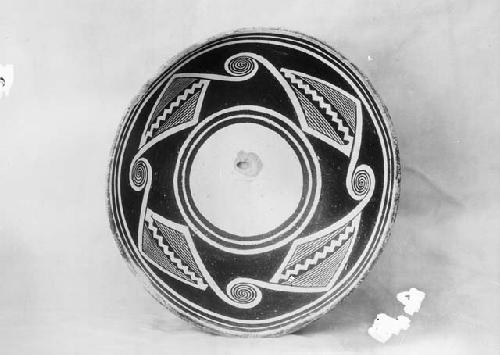 Bowl with geometric design