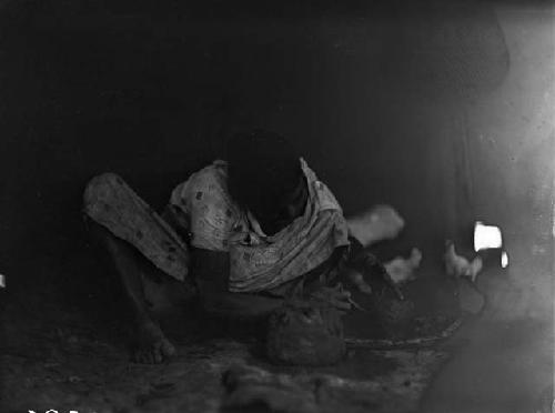 Woman making pottery, House of Lorenzo