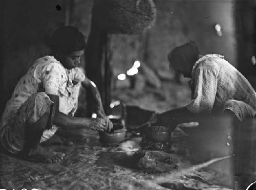 Women making pottery, House of Lorenzo