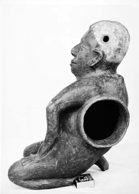 Kneeling human effigy figure