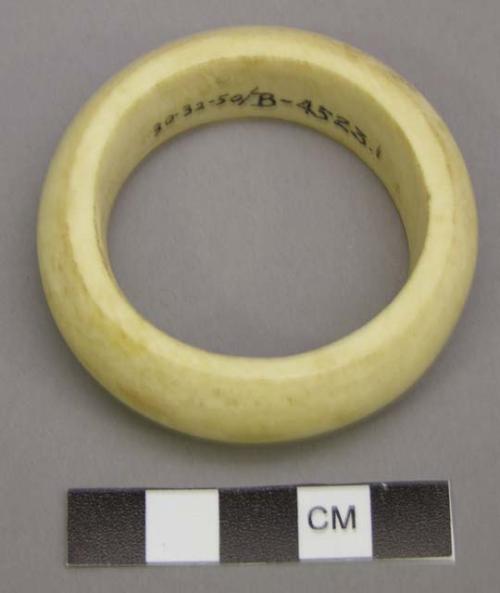 Ivory bracelet, ikosa (sing.), makosa (pl.)