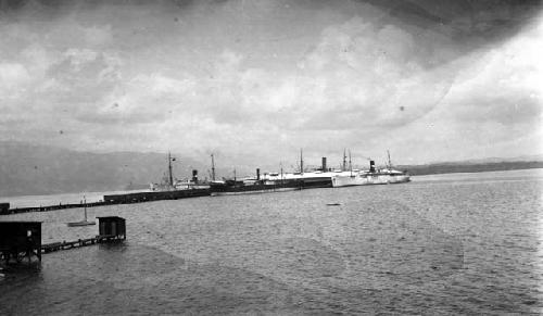 Docks with steamers from the Hotel del Norte