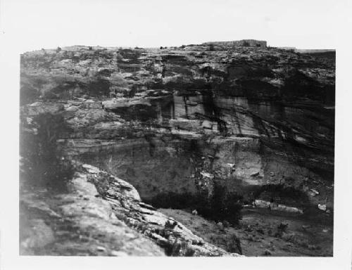 Between Mexican Hat and Bluff