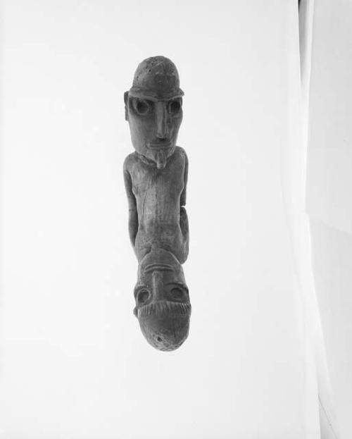 Double anthropomorphic figure in wood