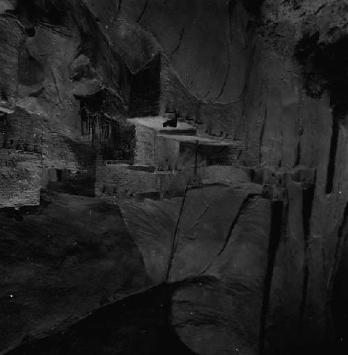 Diorama of western half of Betatakin cliff dwelling