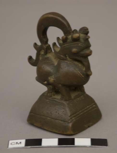 Bronze weight chinthe