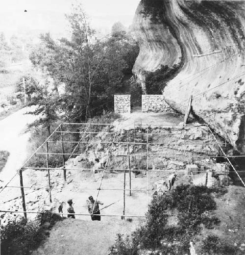 Abri Pataud II/ General view of excavated area