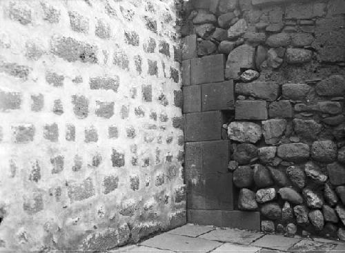 Inside view of the south end of the long enclosure wall along Calle Ahuacpinta