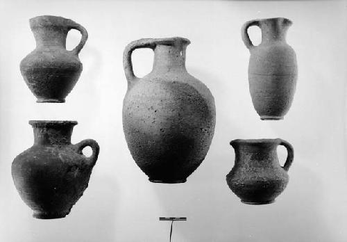 5 pottery vessels