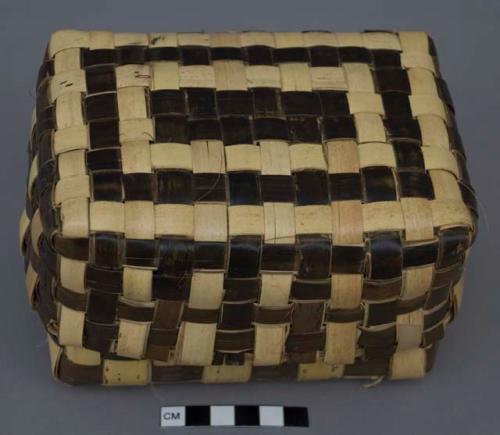 Small storage basket, "Teacher's basket," lidded