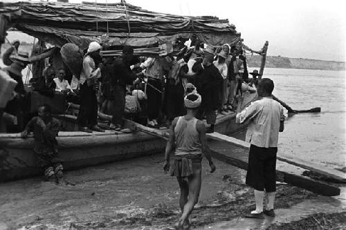 Shensi, September 1935, landing at T'ungkuan