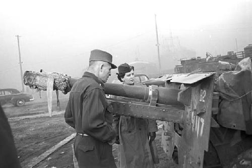 Soldiers standing by machine gun