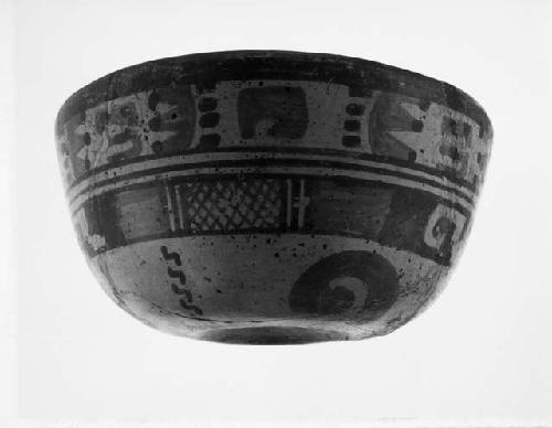 Yojoa polychrome pottery bowl, bold animalistic style