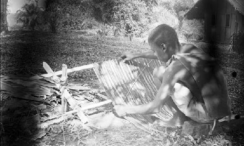 Making raffia mats for roofs