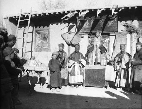 San-t'inghu, amateur taoists assembled for funeral service