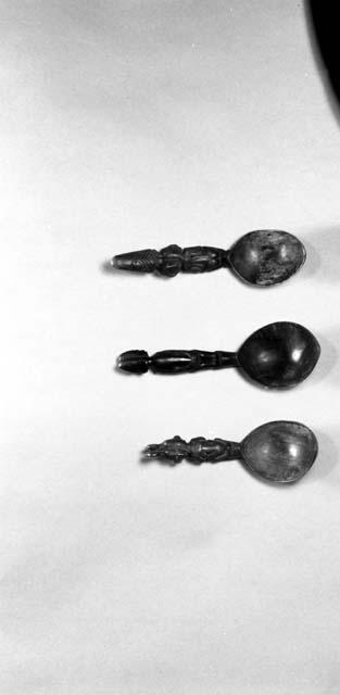 3 spoons showing copulating pairs