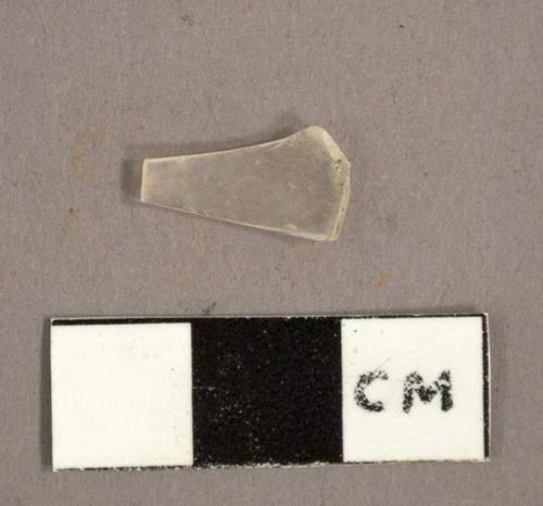 Flat glass fragments, colorless