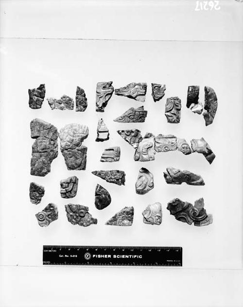 Fragments of picture plaques and thick pieces with human motif