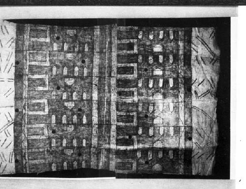 Decorated tapa cloth, Koe Vaisima, Ha'amonga trilithon