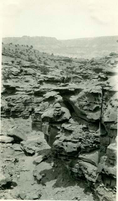 Typical "Moki-House" country, Calf Creek.