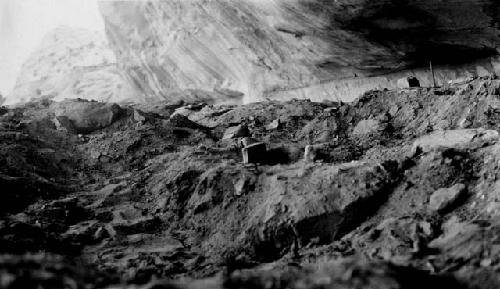 Hearth on raised platform, Site 5