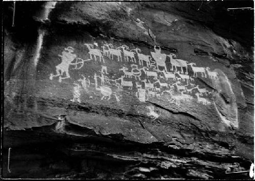 Pictographs on cliff dwelling