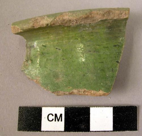 Rim potsherd - green monochrome (local)