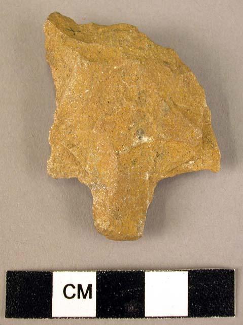 3 flint and quartzite tanged and/or notched points