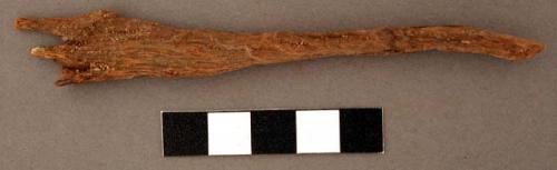 Piece of ironwood. l: 11.7 cm.