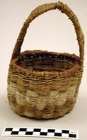 Wicker basket with handle