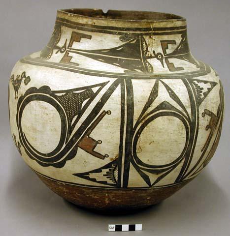 Large pottery vessel