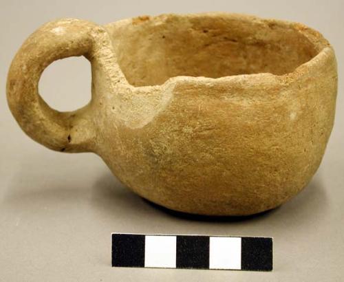 Cup, single handle (repaired), chipped rim - gila plain - 5.9 x 8.5 cm.