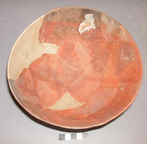 Decorated pottery bowl