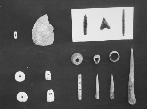 Bone shell, obsidian and pottery objects.