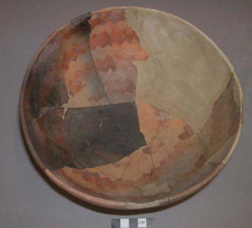 Decorated pottery bowl