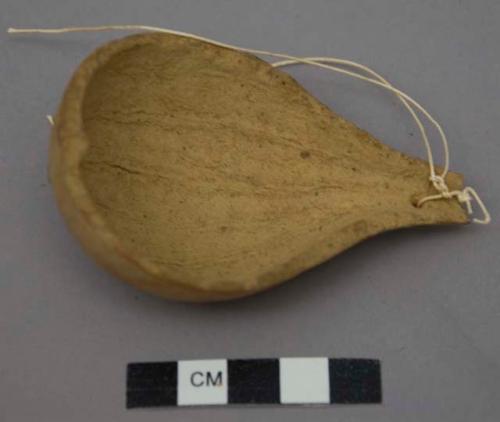 Small gourd bowl for urucu paint