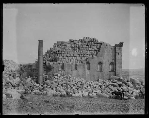 Ruins with one column