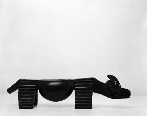 Headrest in the shape of a bull