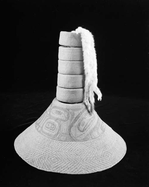 Basketry hat; ceremonial headdress; "shardar-khuke" with fire rings