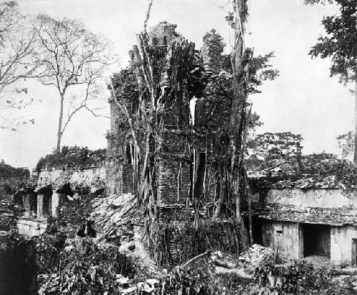 Southwest angle of the tower in the Palacio