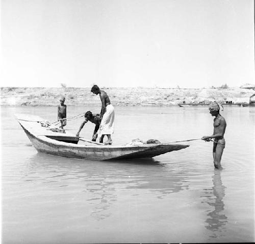 Boat and people on Indus river at Pattan Ferry