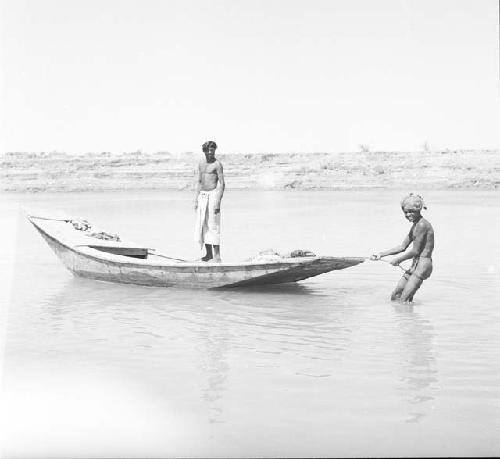 Boat and people on Indus river at Pattan Ferry