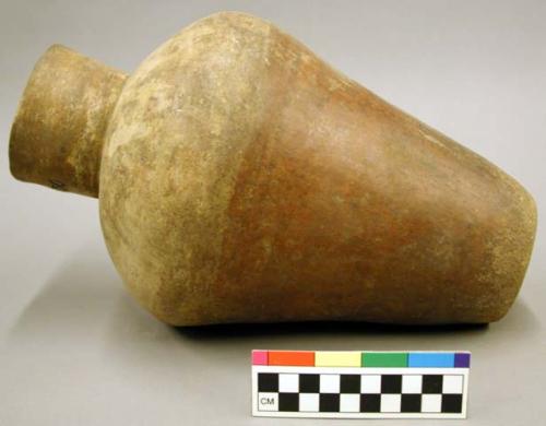 Ceramic vessel, funnel shaped body, flat base