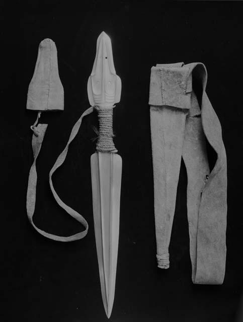 Dagger with leather sheath