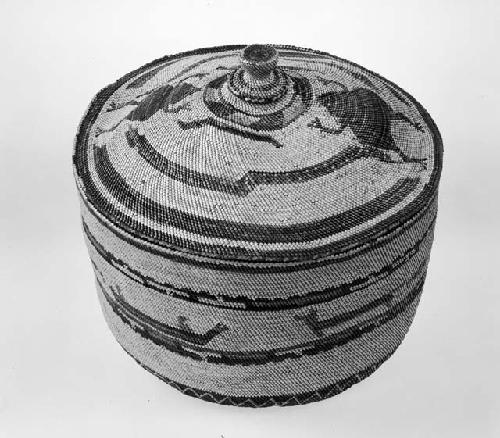 Basket with lid